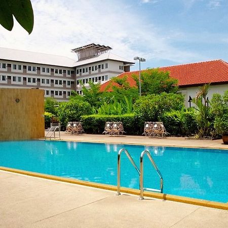 J. Park Hotel Chonburi Bagian luar foto