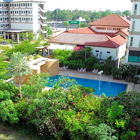 J. Park Hotel Chonburi Bagian luar foto