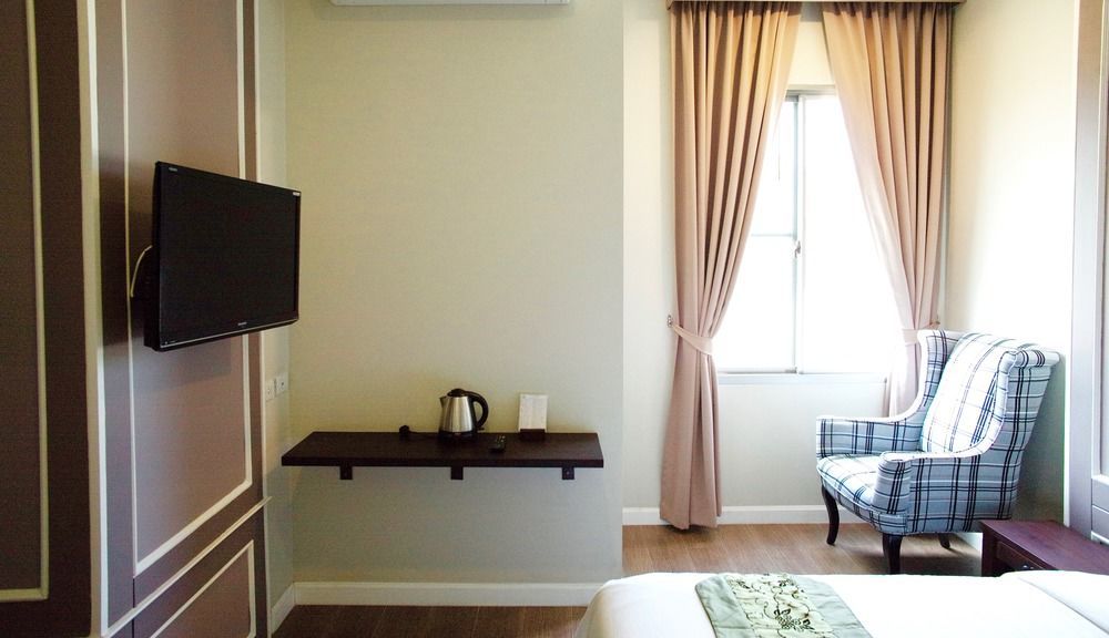 J. Park Hotel Chonburi Bagian luar foto