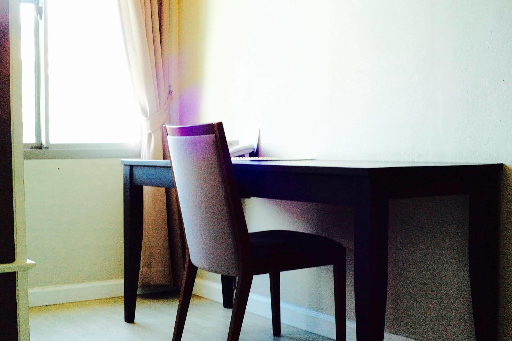 J. Park Hotel Chonburi Bagian luar foto
