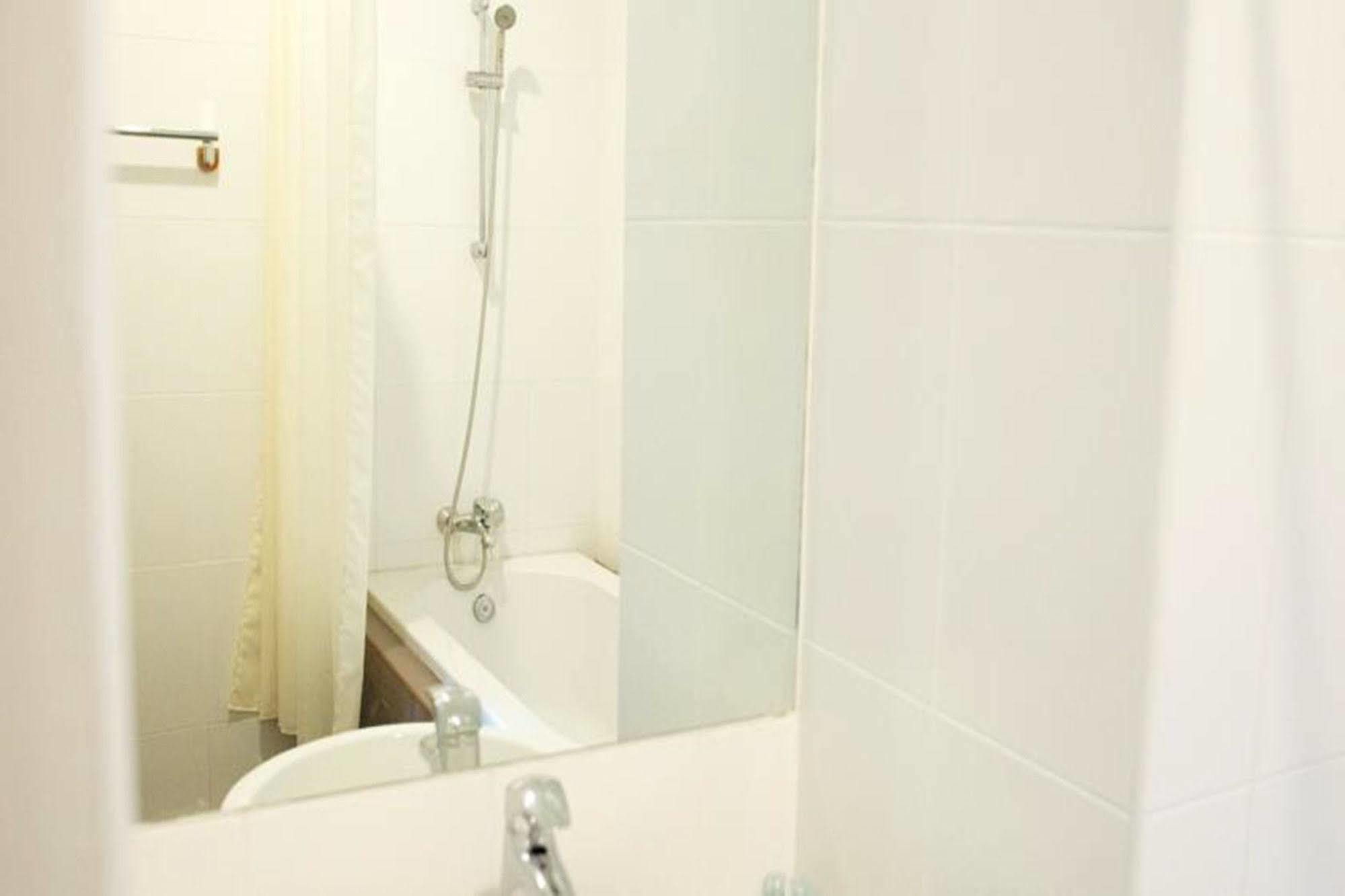 J. Park Hotel Chonburi Bagian luar foto