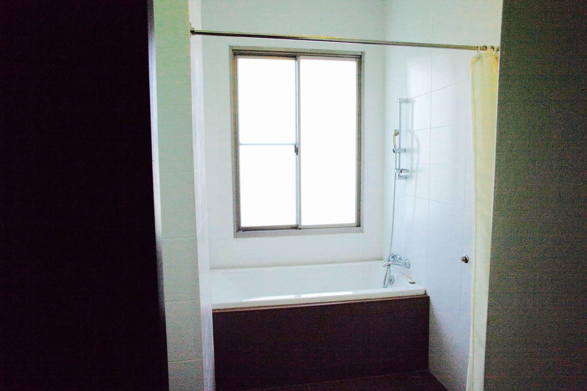 J. Park Hotel Chonburi Bagian luar foto