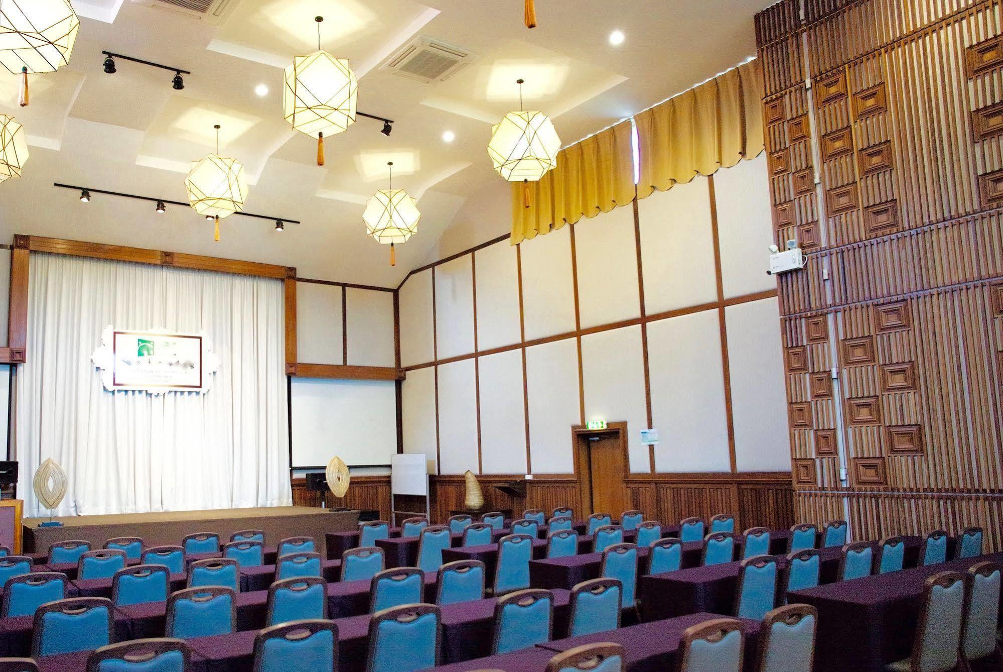J. Park Hotel Chonburi Bagian luar foto