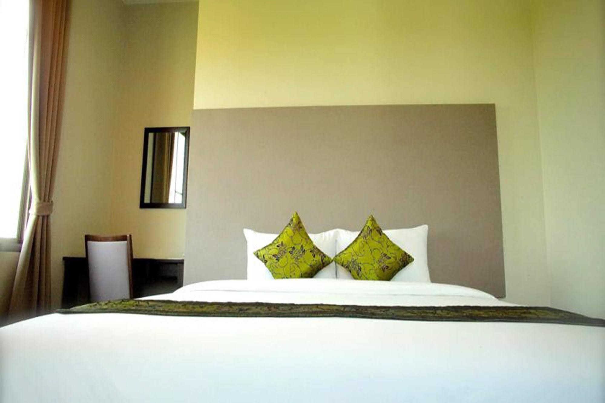 J. Park Hotel Chonburi Bagian luar foto